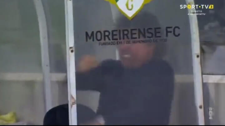 Com outra derrota e perto do rebaixamento com o Moreirense, Sá Pinto soca banco de reservas e chora