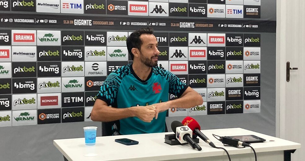 Nenê defende Zé Ricardo das críticas: “Não é culpa do treinador”