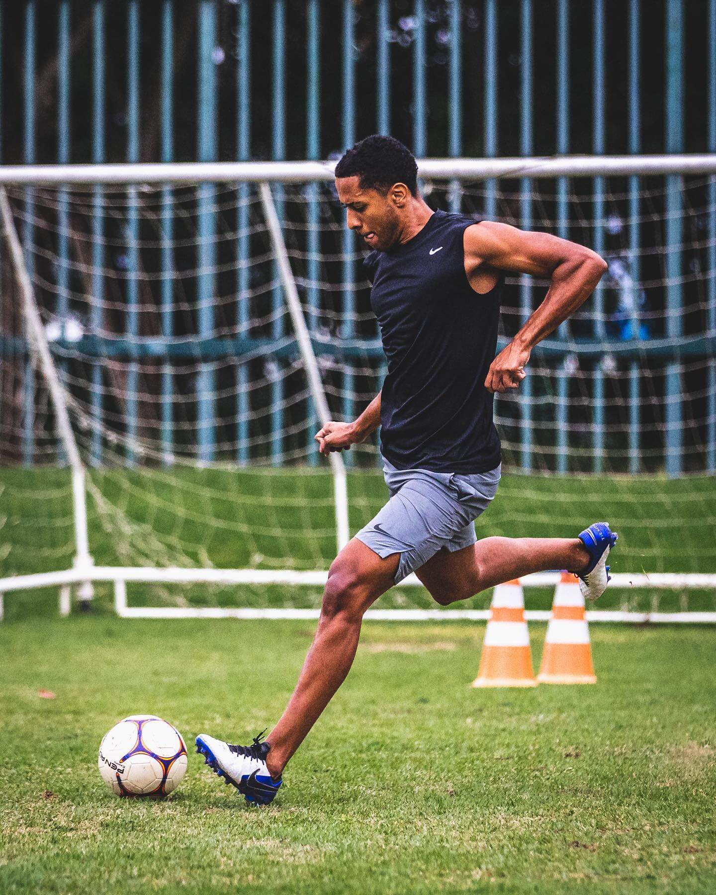 Mesmo suspenso pela Conmebol, Miranda segue treinando fora do clube