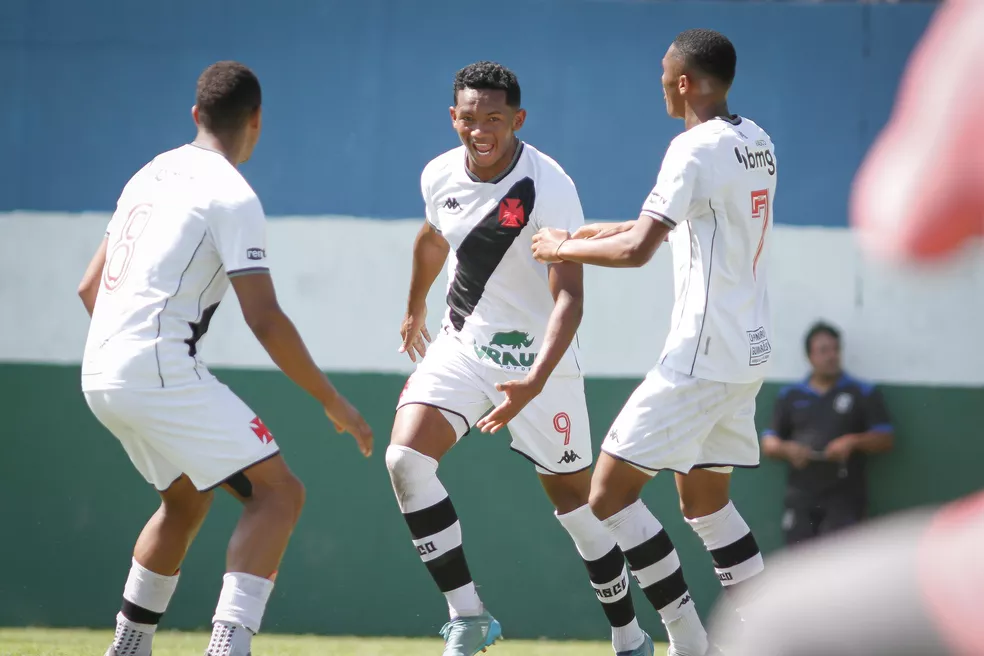 Conheça Eguinaldo, artilheiro que veio da várzea Maranhense e virou destaque no sub-20 do Vasco