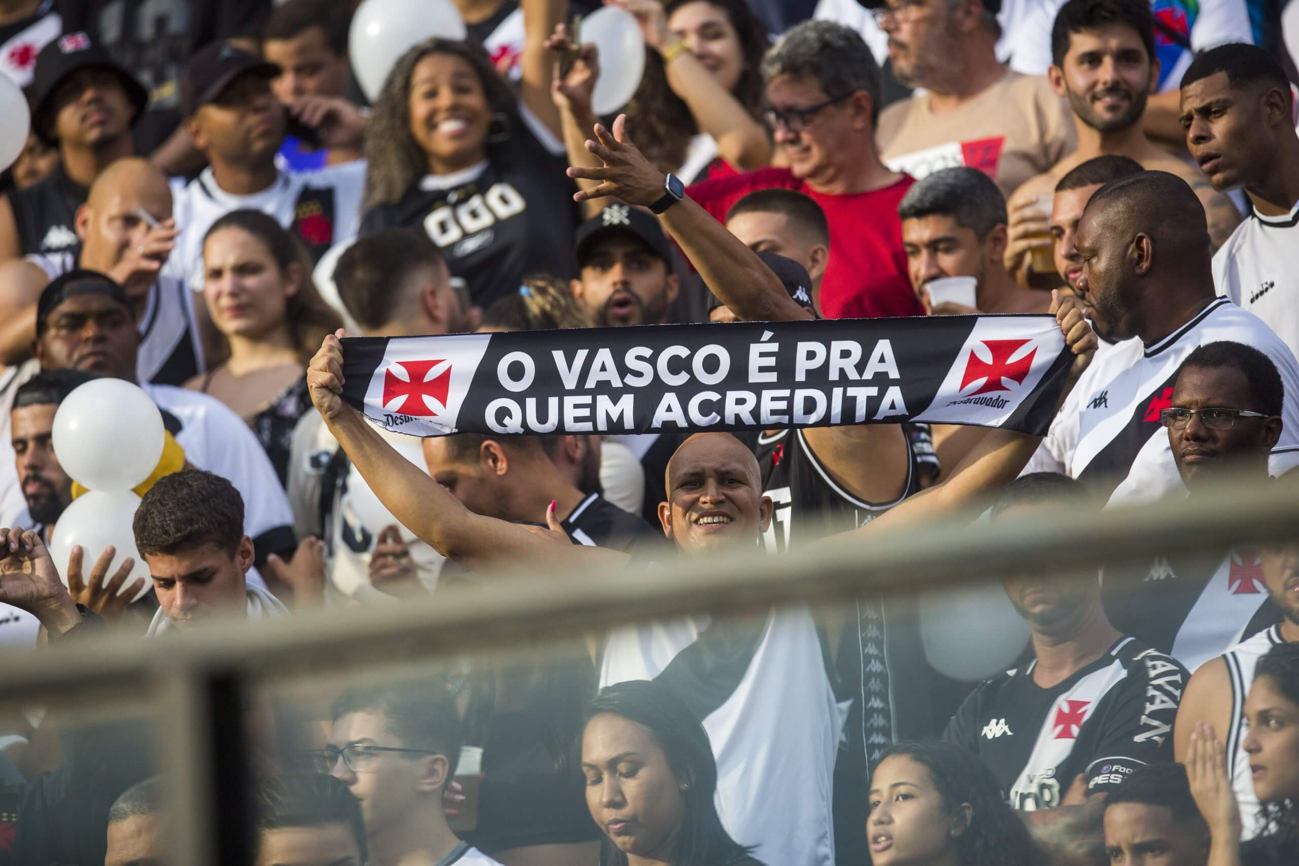 Nenê enaltece torcida vascaína e apoio incansável: "É por amor. Não é por momento."