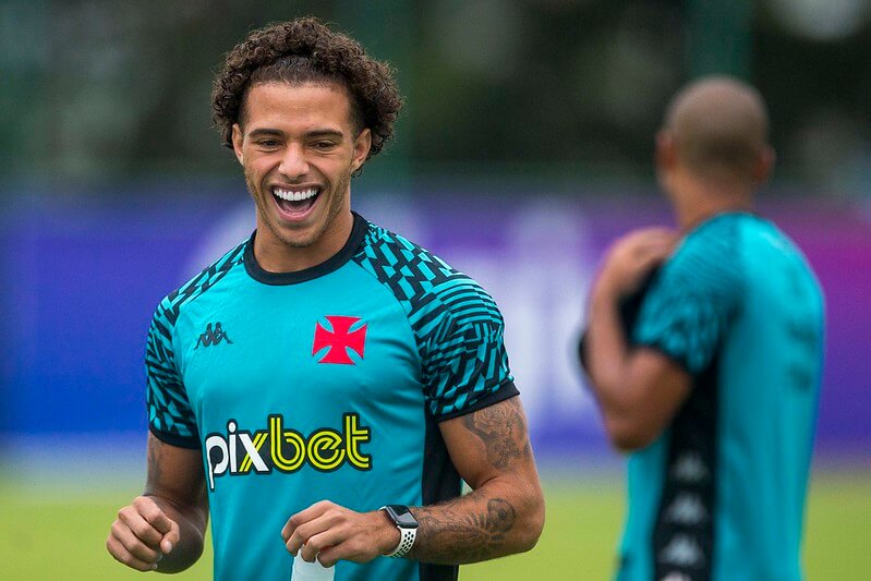 Figueiredo celebra bom momento no profissional do Vasco