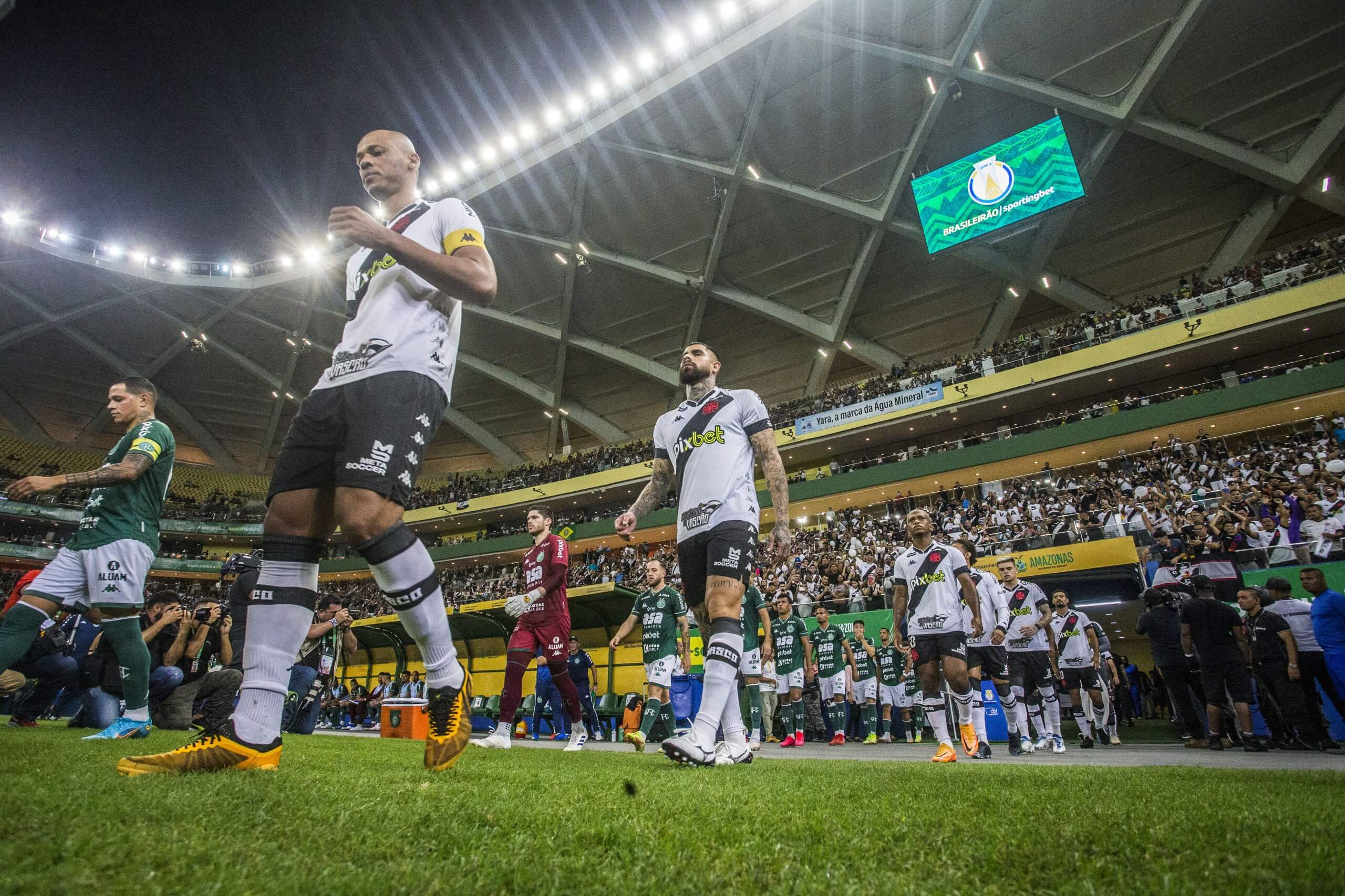 Após o jogo contra o Guarani desta quinta-feira (19), o Vasco chega a 4 jogadores pendurados