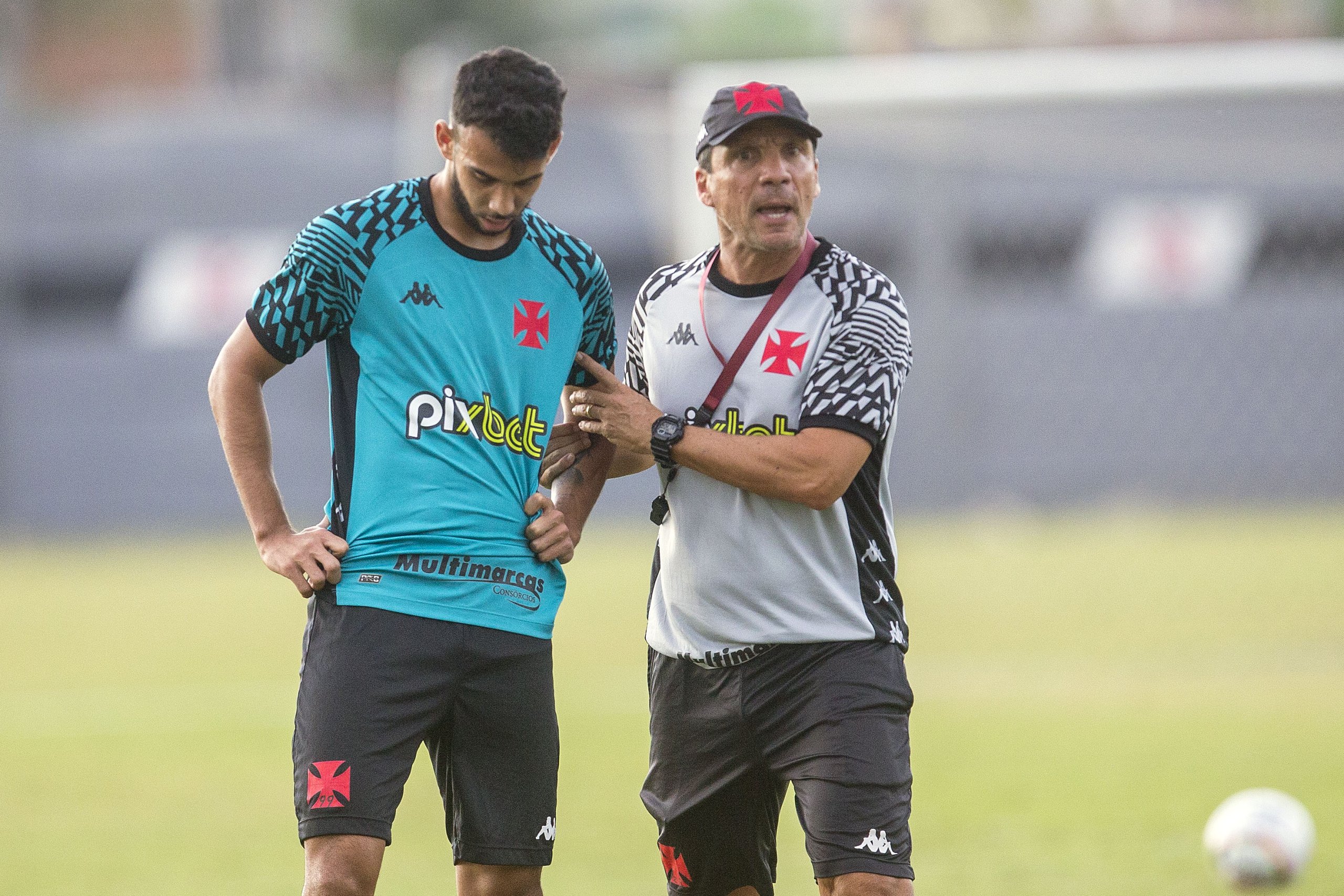 Vasco deve ter três mudanças contra o Grêmio; confira