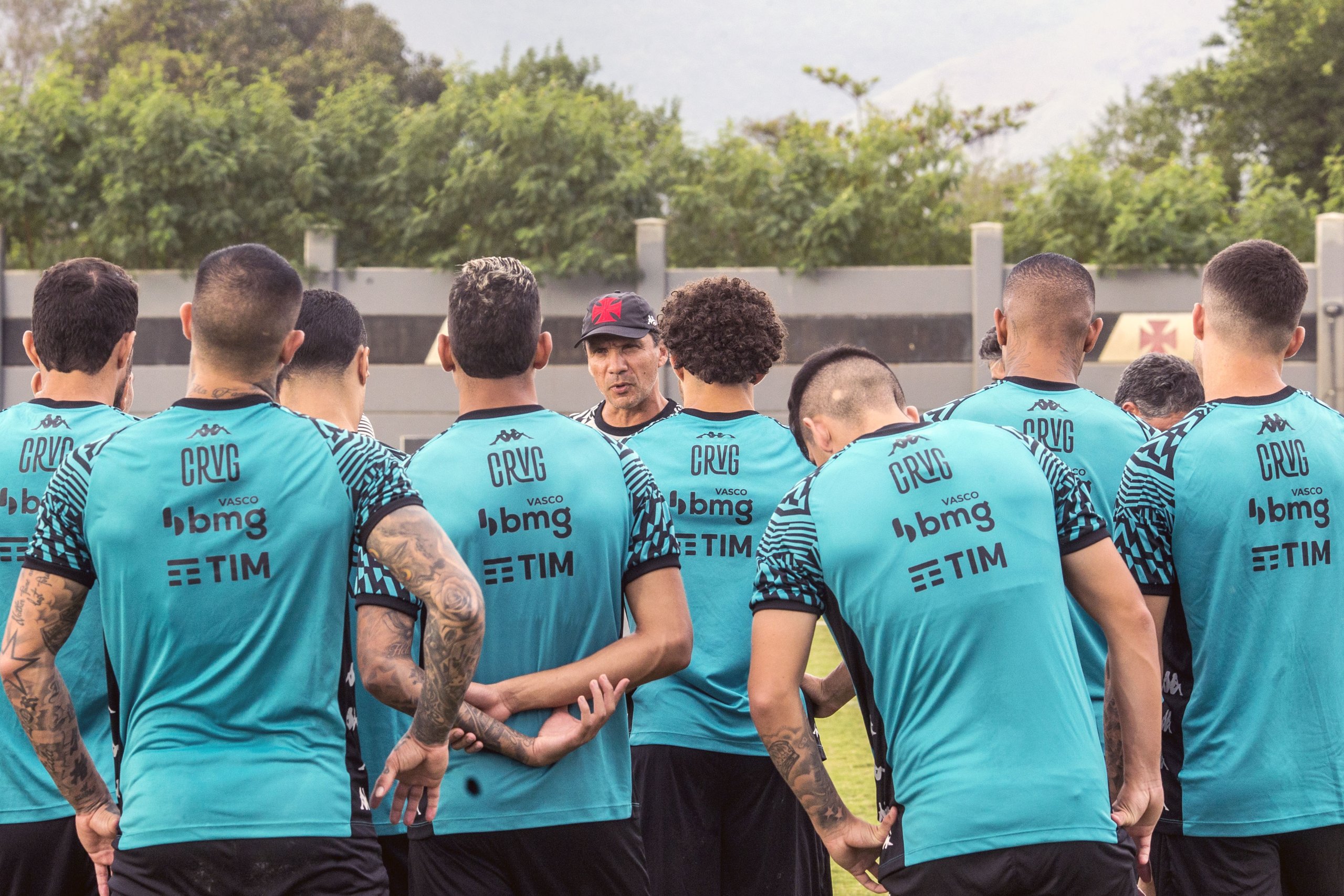 Zé Ricardo treina com Getúlio e Figueiredo e ensaia mudanças contra o Grêmio