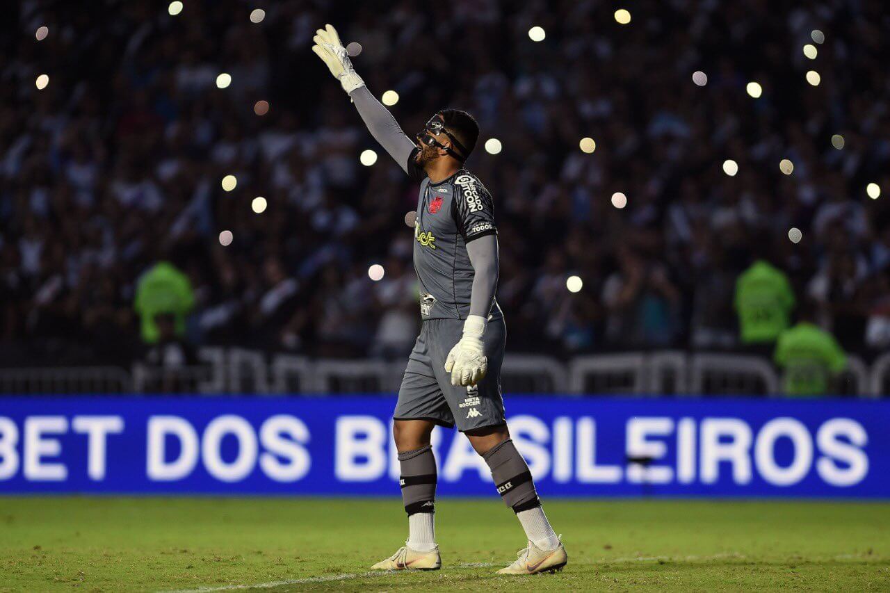 Impactado com a festa da torcida vascaína, Thiago Rodrigues diz "É incrível o que a nossa torcida faz"