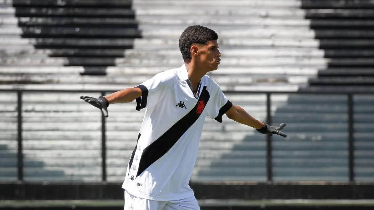 Luva de Pedreiro vira embaixador informal do Vasco