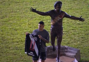 Paulinho abre o jogo e fala sobre possibilidade de voltar ao Vasco