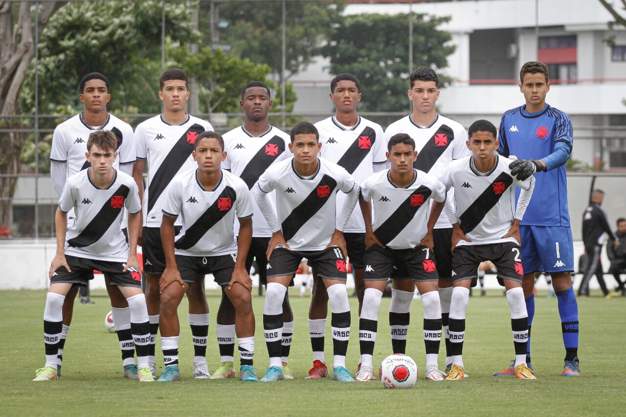 É o time da virada! Vasco vence o Flamengo por 4 a 1 na Gávea e está na final da Copa Rio Sub-15