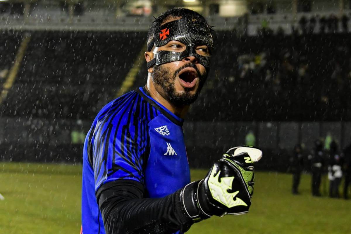 Goleiro Thiago Rodrigues lota evento em shopping na Zona Norte do Rio
