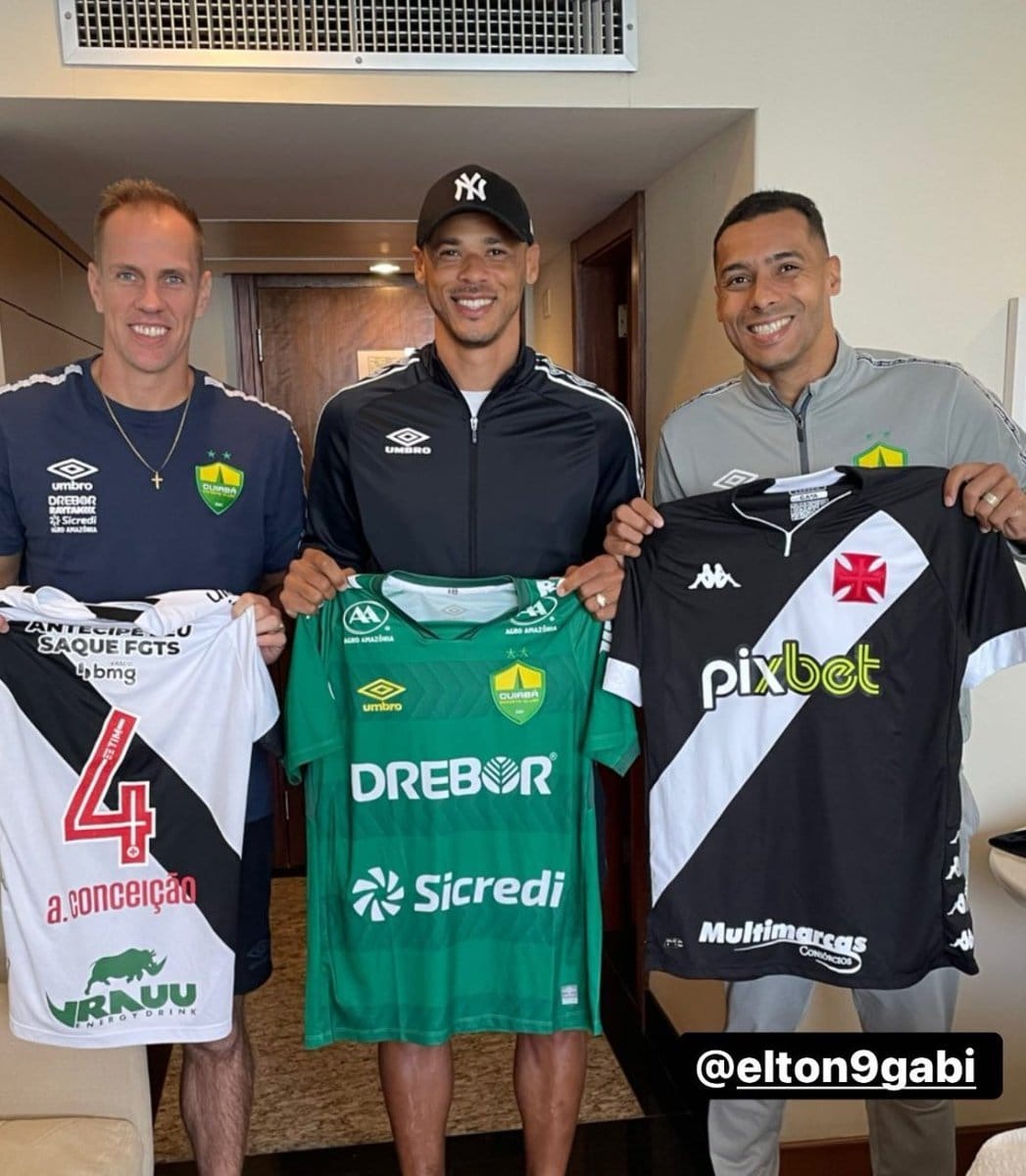 Anderson Conceição visita concentração do Cuiabá e se encontra com Elton, ex-Vasco