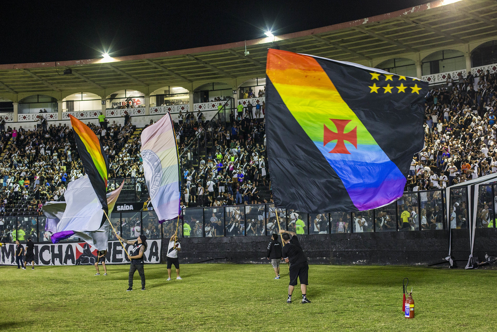 “O Vasco sempre foi pioneiro em causas sociais”: VP de Marketing Vitor Roma fala sobre a luta do clube contra a homofobia