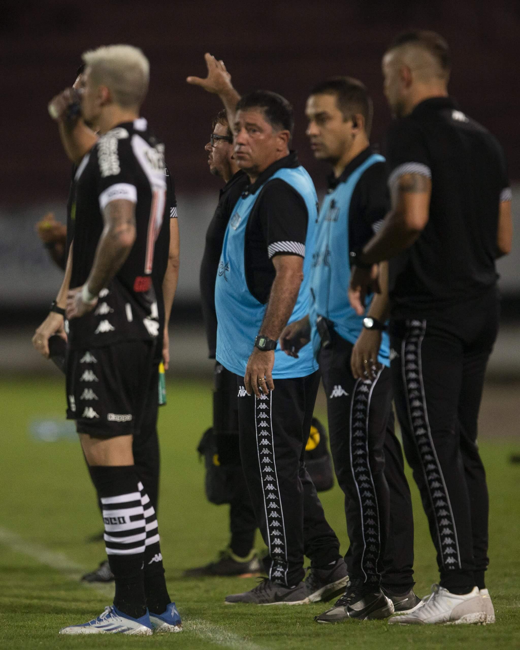 Faro fica? Vasco vive indefinição quatro dias após perder Zé Ricardo