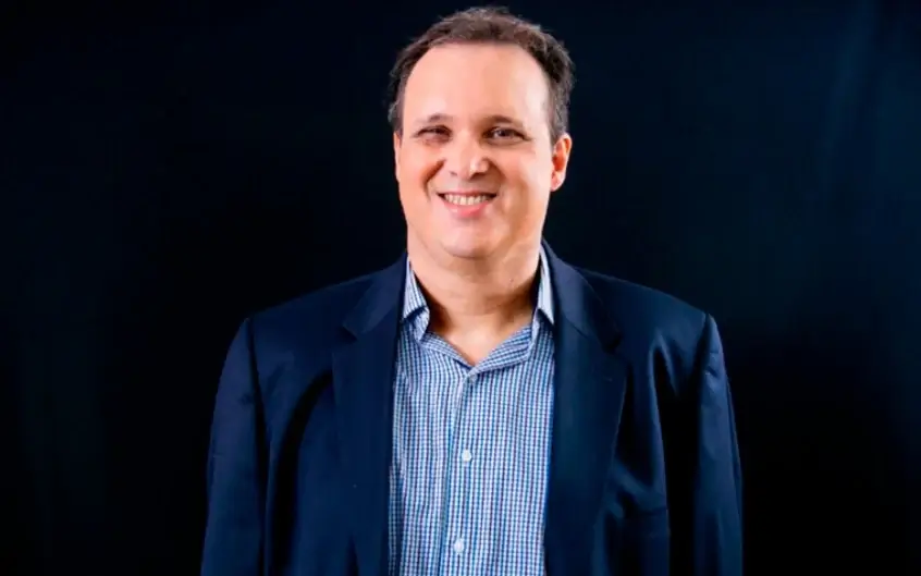 PARA SÉRGIO FRIAS, EMILIO FARO DEVERIA SER MANTIDO À FRENTE DA EQUIPE DO VASCO