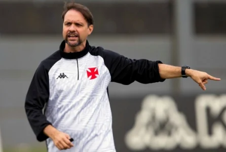 Entenda a tática e estilo de jogo de Maurício Souza, técnico do Vasco