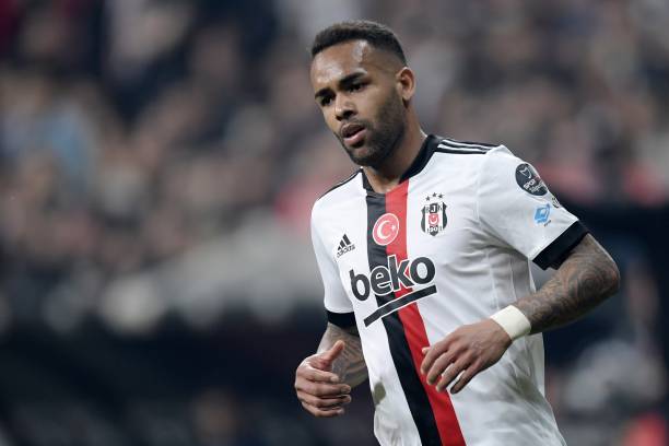 Tem vaga? Alex Teixeira pode sair do Besiktas em breve