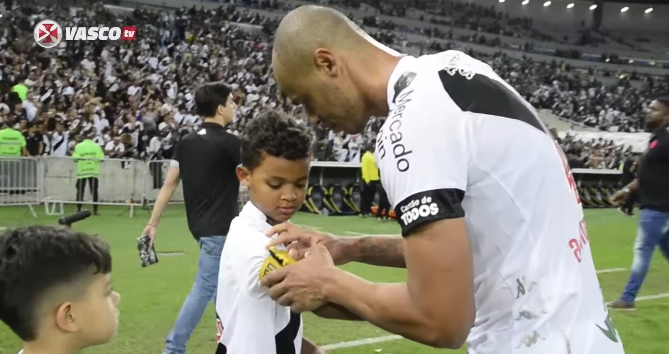 Filho do zagueiro Anderson Conceição irá atuar na base do Vasco