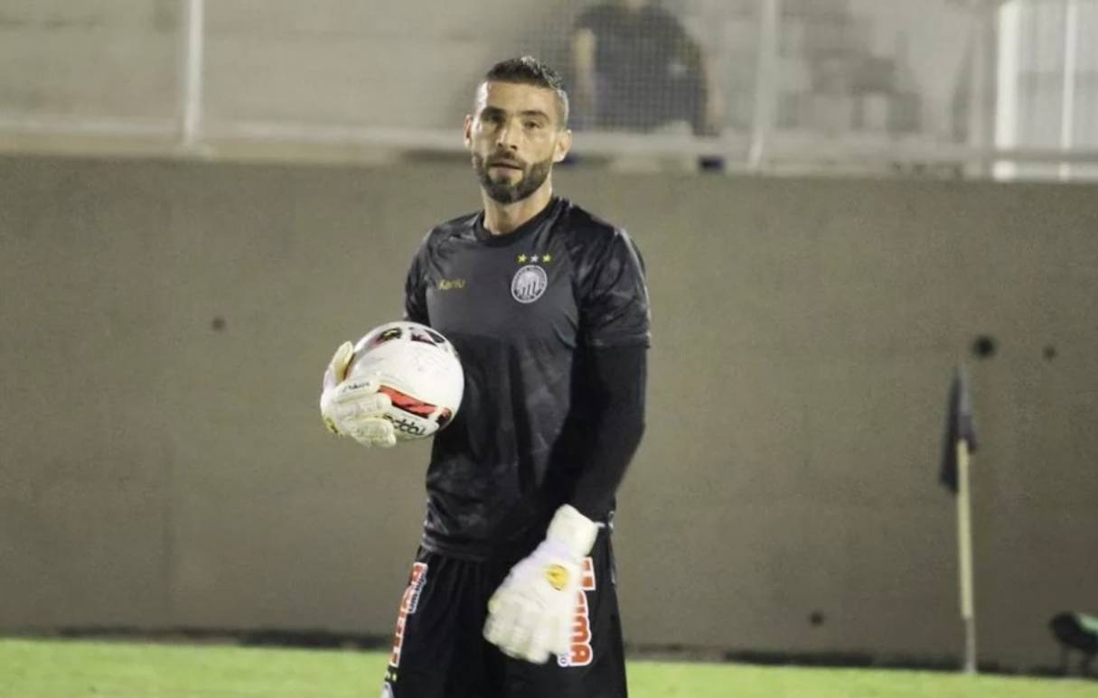 Adversário do Vasco na próxima sexta, Operário tem desfalque do goleiro Vanderlei