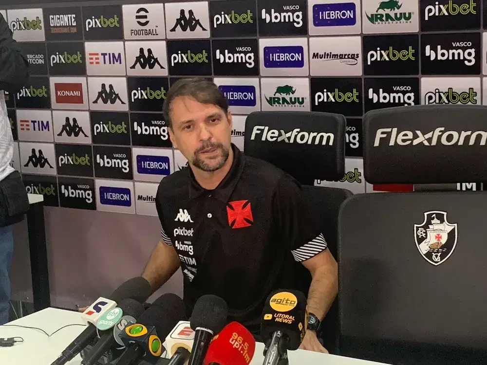 Maurício Souza é apresentado como novo treinador e revela estar realizando sonho de infância: "Nunca desisti"
