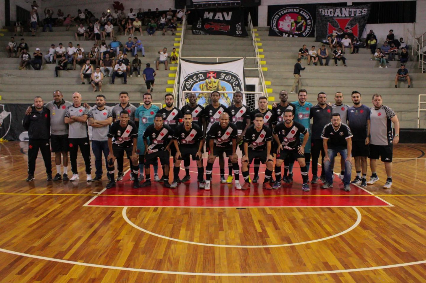 Vasco empata com Itaguaí e avança para semifinal do Campeonato Carioca de futsal.
