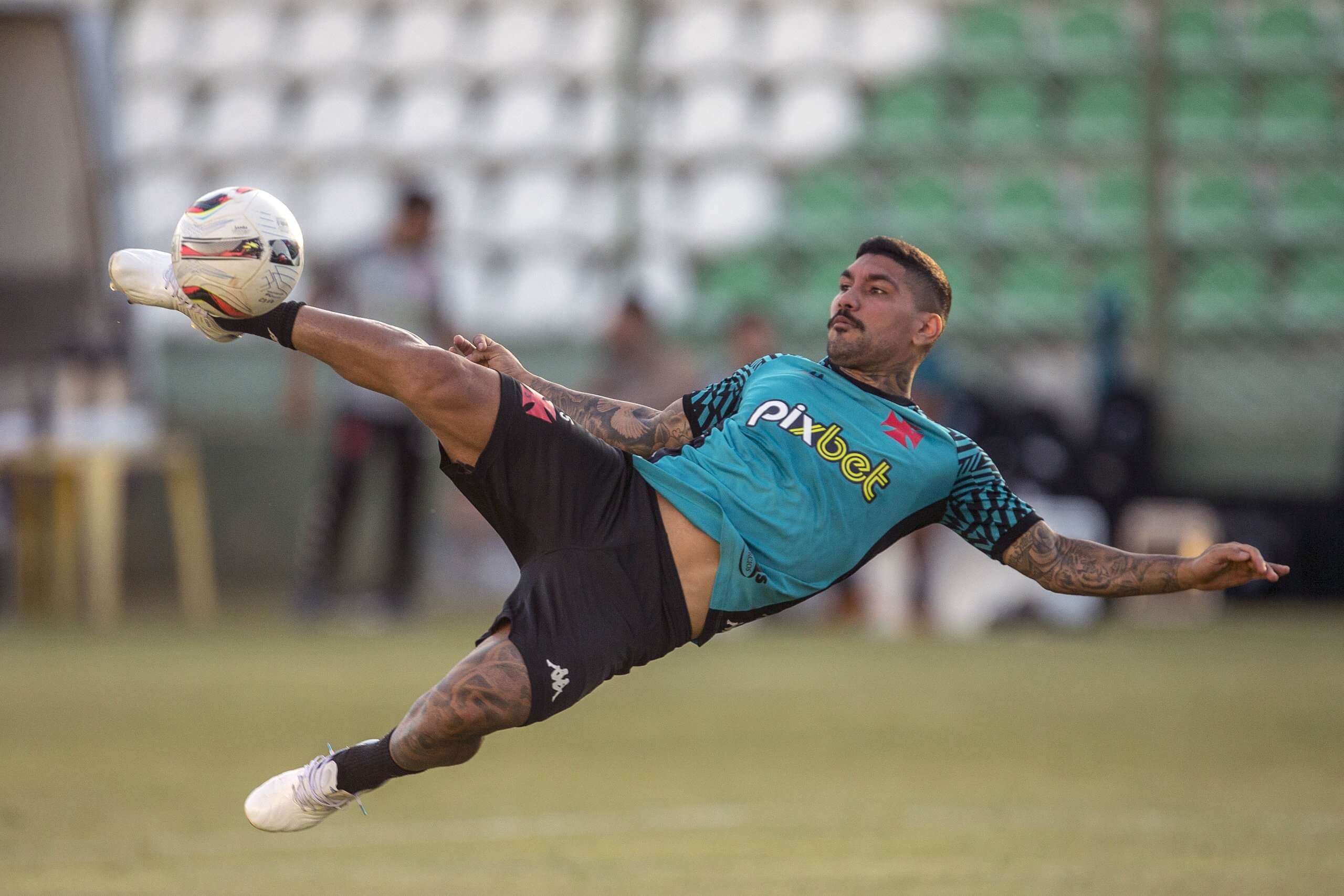 "Não dá para lamentar": Yuri Lara pede foco após primeira derrota do Vasco na Série B