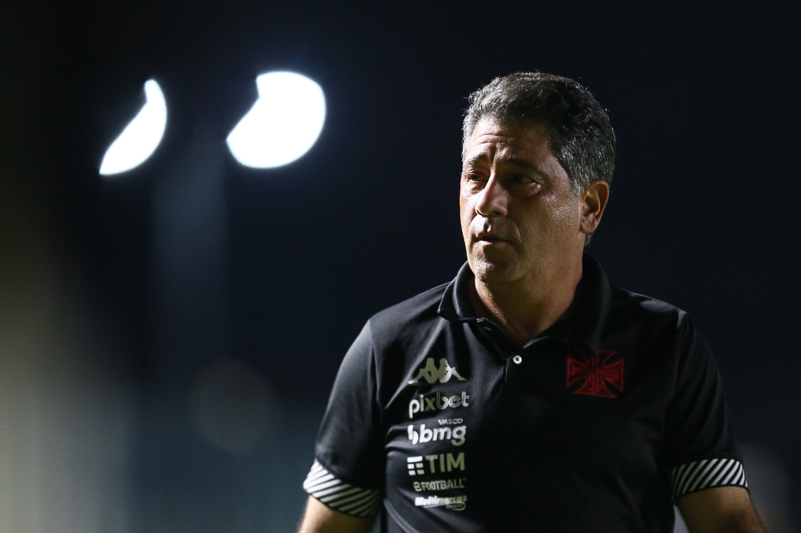 Emílio Faro tem 100% de aproveitamento no comando do Vasco