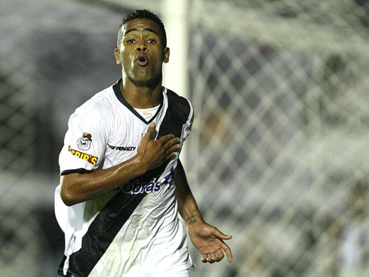 Vasco oficializa a contratação de Alex Teixeira