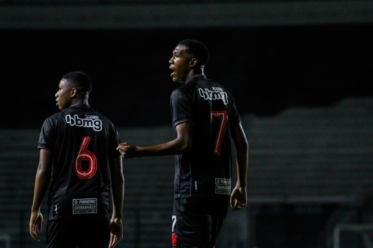 Com dois gols de Rayan, Vasco vence o Fluminense e é campeão da Copa Rio Sub-17