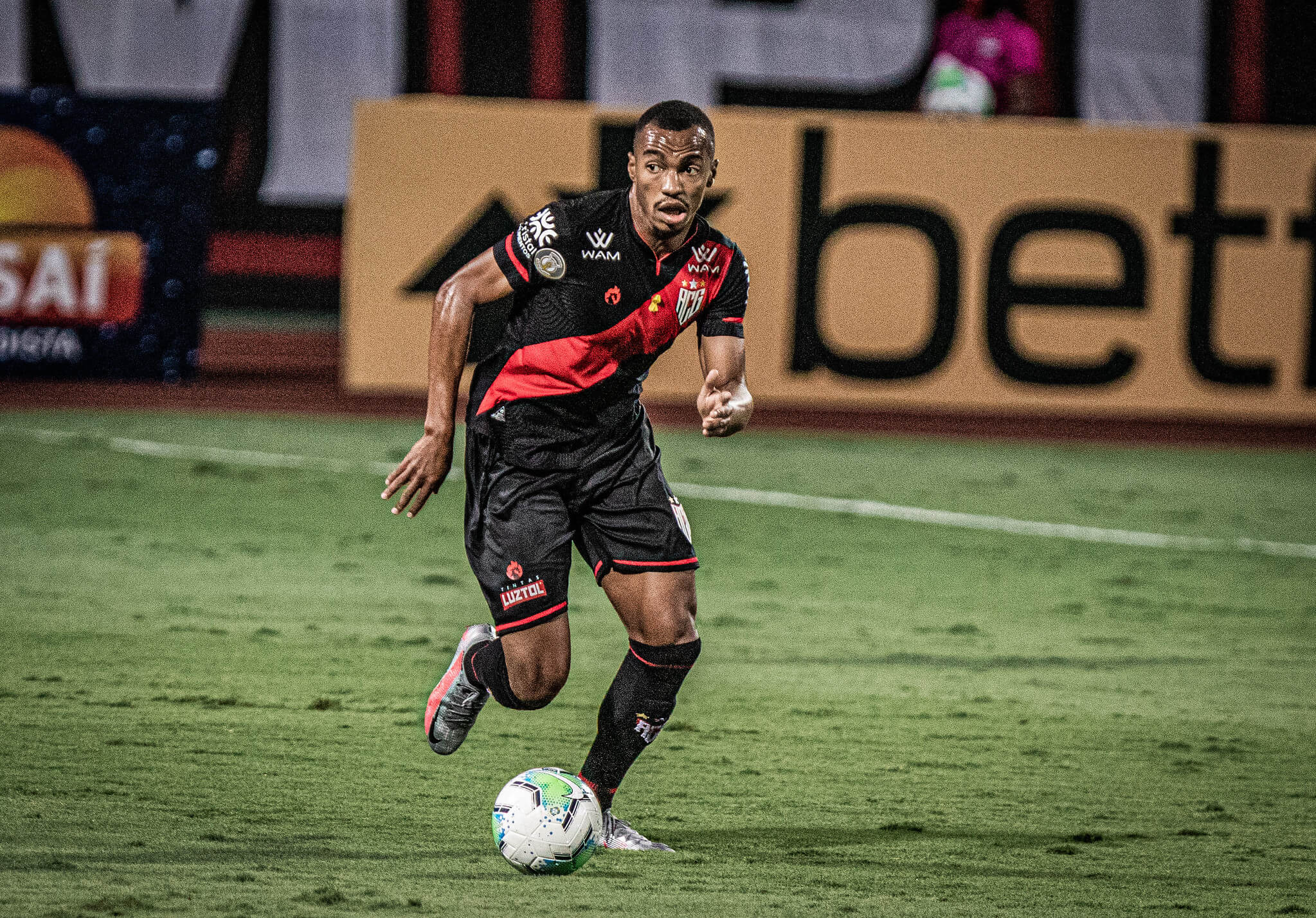 Destaque do Atlético-GO, Marlon Freitas já pode assinar pré-contrato com outro clube