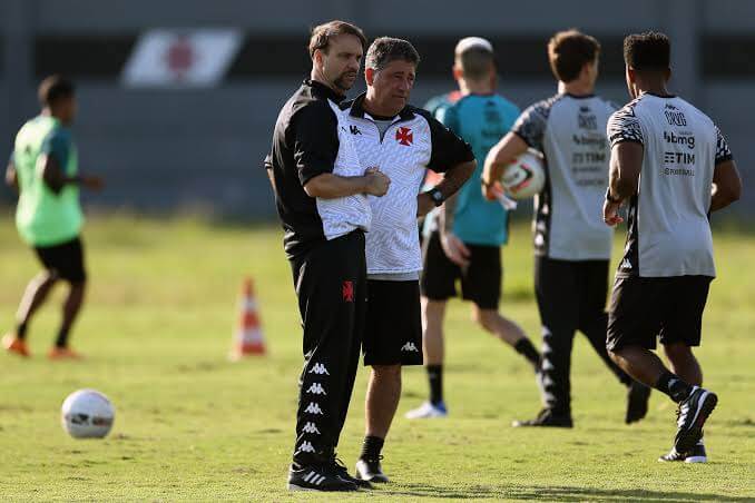 Vasco define posições para reforçar o elenco na próxima janela; confira