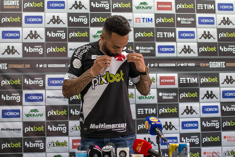 Maurício Souza dá dicas de qual posição Alex Teixeira vai jogar