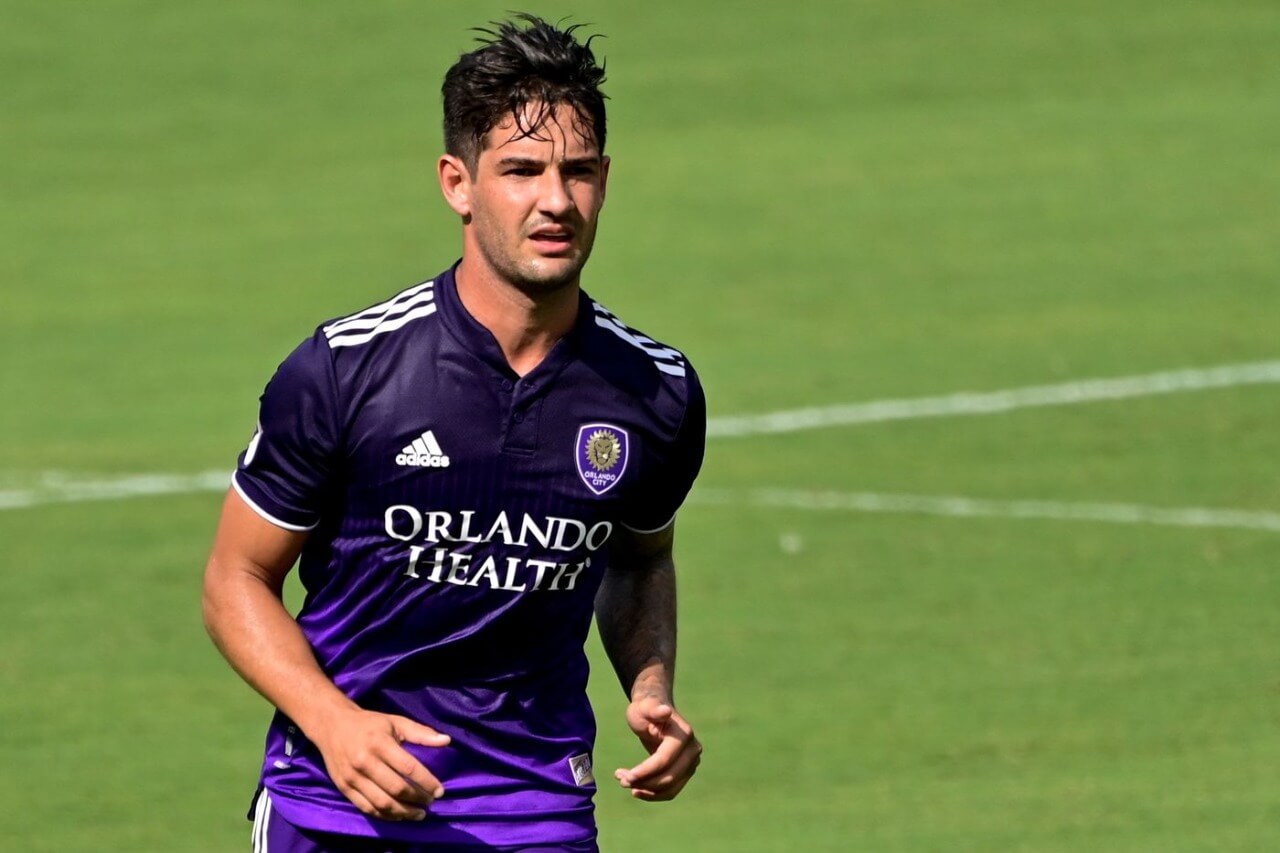 Staff de Alexandre Pato nega contato com Vasco e 777 Partners