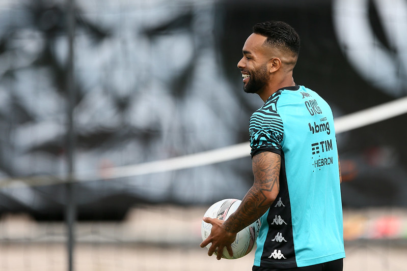 Provável escalação Confira quem deve sair para a entrada de Alex Teixeira