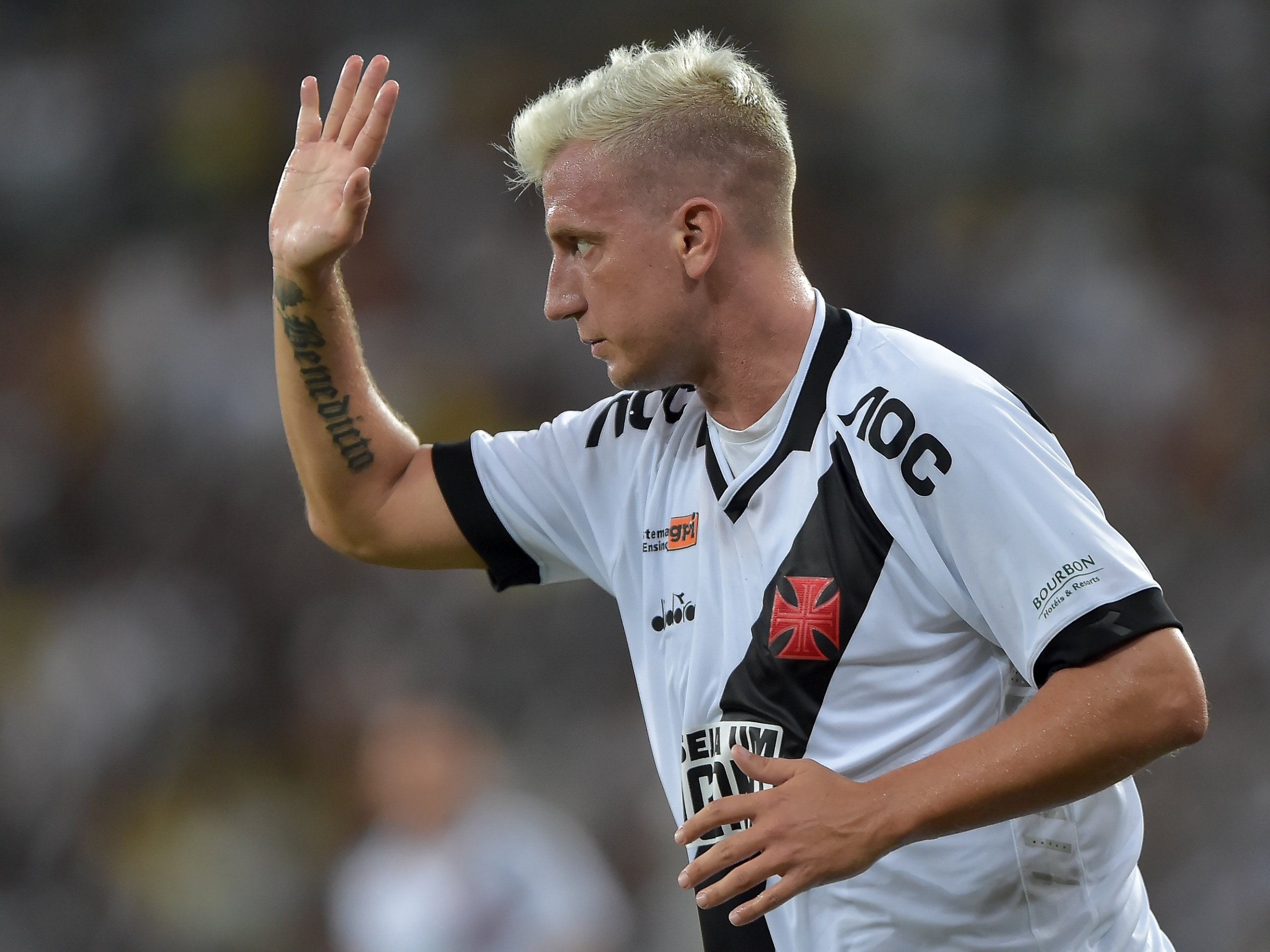 Saiba quem são os jogadores que o Vasco mais deve