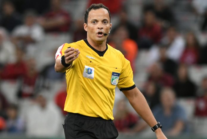 Após período afastado, Sávio Pereira Sampaio apitará Vila Nova x Vasco