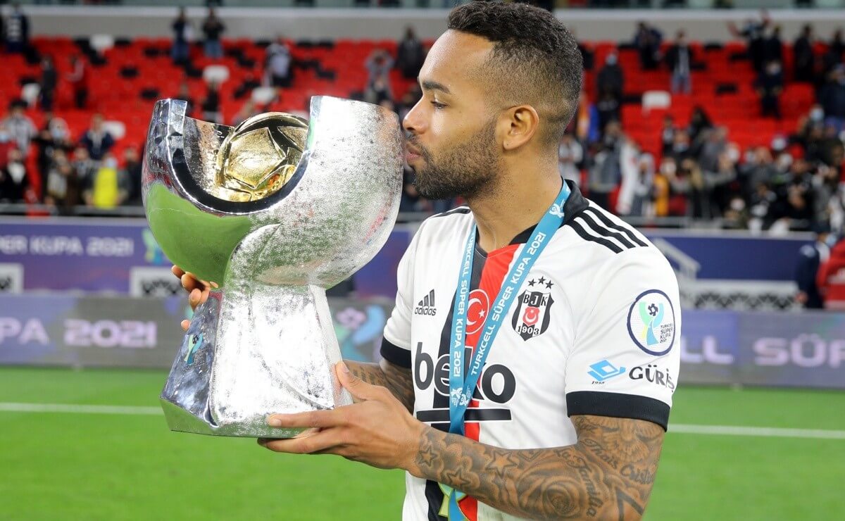 Sonho da torcida do Vasco, Alex Teixeira está livre no mercado