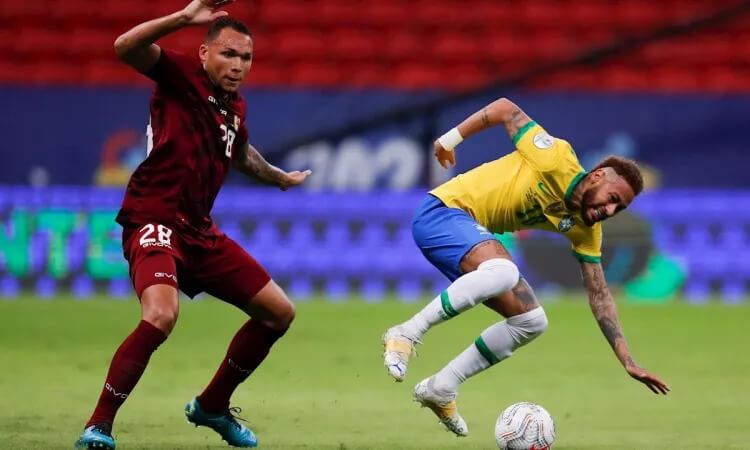 Zagueiro venezuelano com passagens por seleção é oferecido ao Vasco