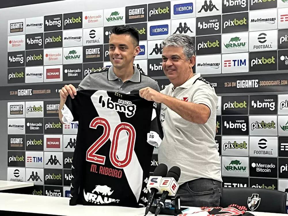 Vasco apresenta lateral-direito Matheus Ribeiro