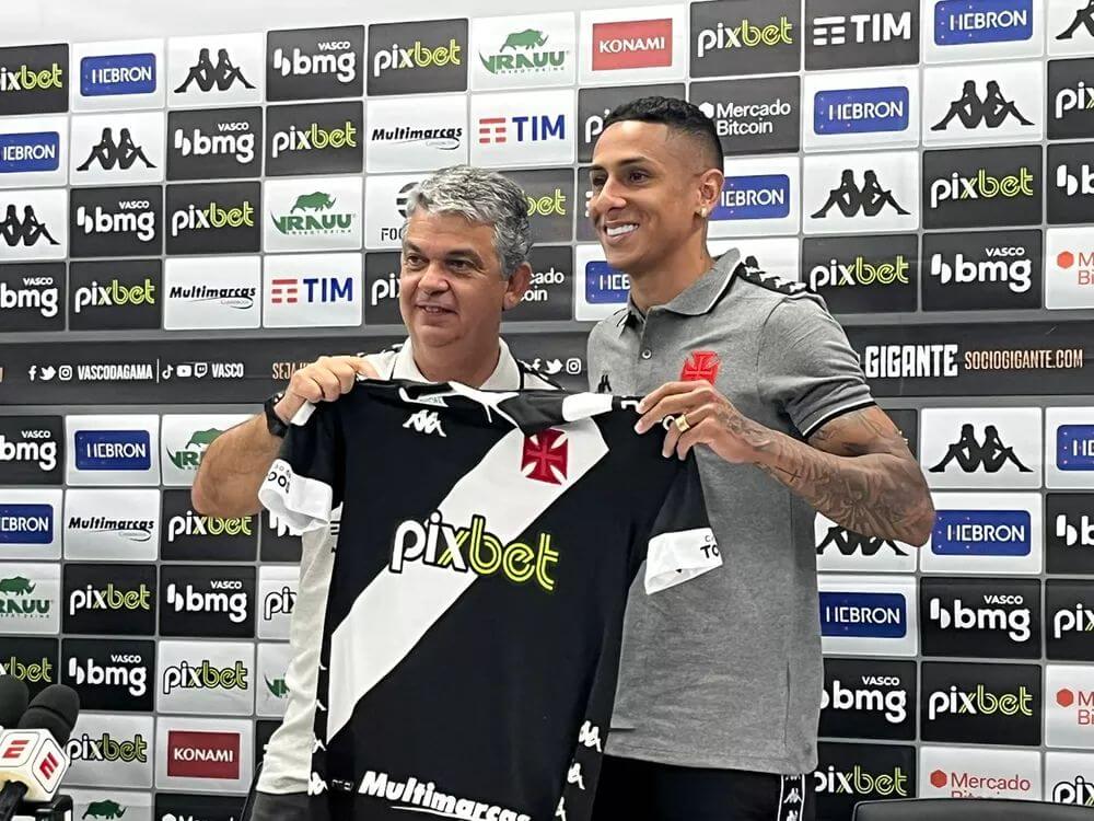 Em período de janela conturbado, Vasco apresenta atacante Bruno Tubarão