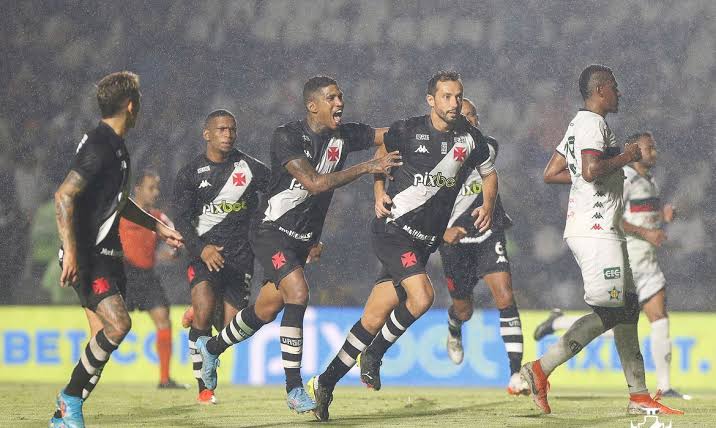 Atacante desfalca o Vasco contra o Guarani