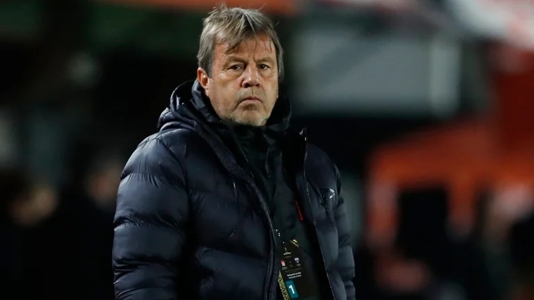 Ricardo Zielinski, que interessa ao Vasco, seguirá no Estudiantes pelo menos até Dezembro