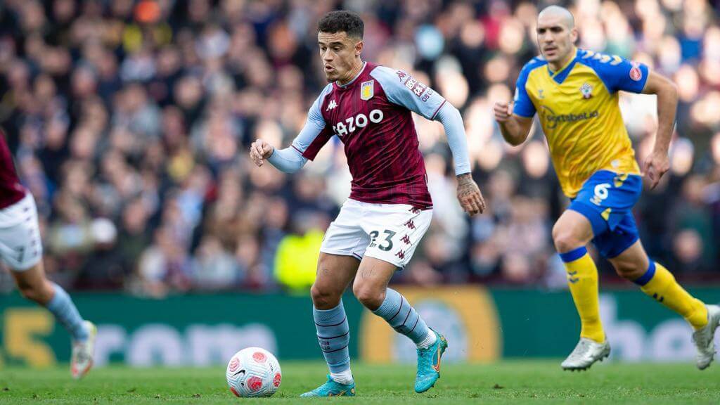 Philippe Coutinho deixa o campo machucado em jogo do Aston Villa