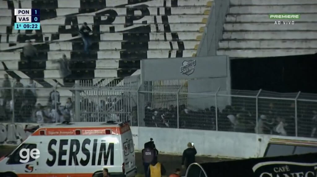 Primeiro tempo de Ponte Preta x Vasco é marcado por briga entre as torcidas