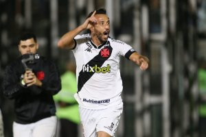 Vasco vence o Guarani por 2 a 1 em São Januário