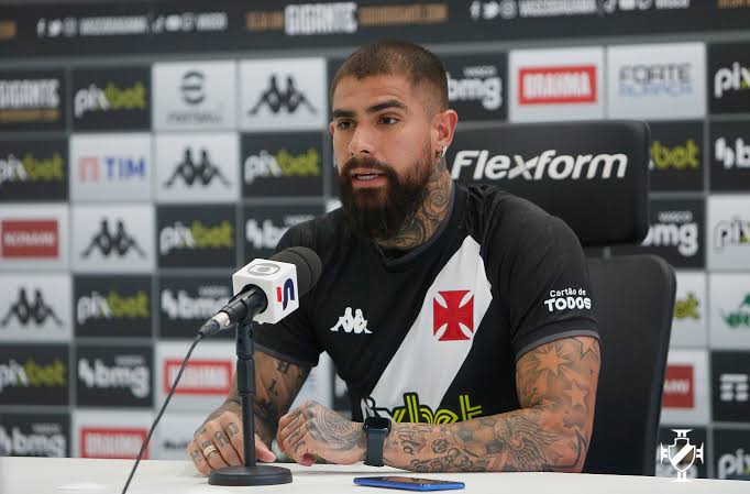 Vasco completa um turno entre os quatro primeiros da Série B, mas Quintero pede atenção