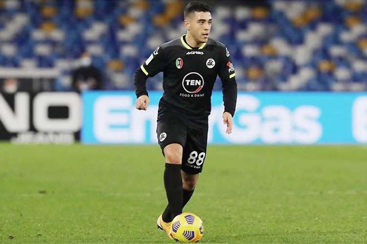 Vasco tentou contratar o volante Léo Sena