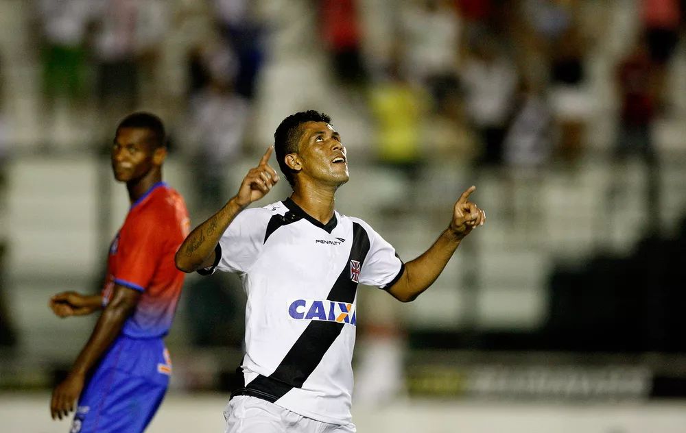 Marlon espera receber do Vasco mais de R$ 1 milhão em dívidas