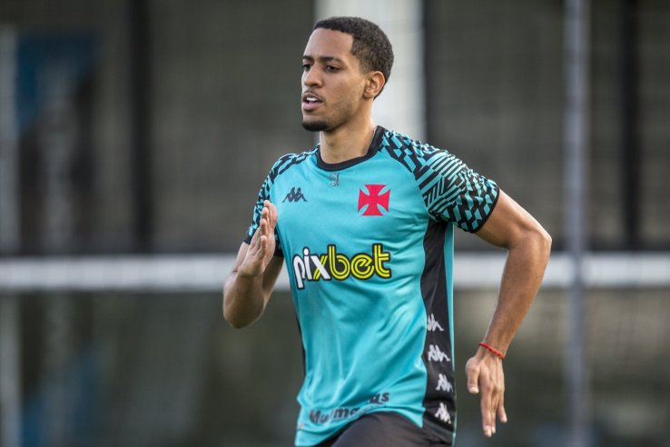 Vasco ganha reforço para o ataque contra o Náutico