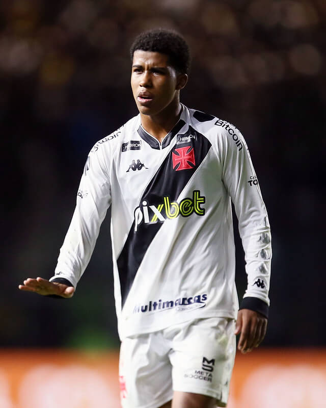 Andrey Santos desbanca jogadores da Série A e B em ranking de desarmes;