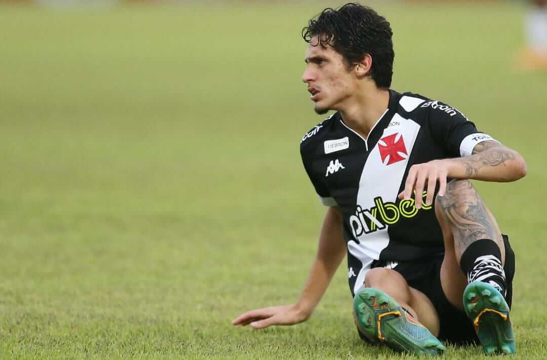 Com dois gols anulados, Vasco perde para o Brusque pelo Brasileirão